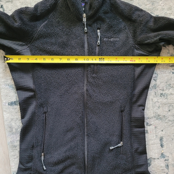 Patagonia women's R2 hoodie - Picture 7 of 10